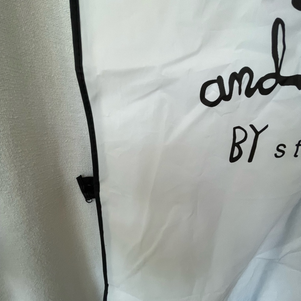 Alice and Olivia garment bag - Picture 3 of 6